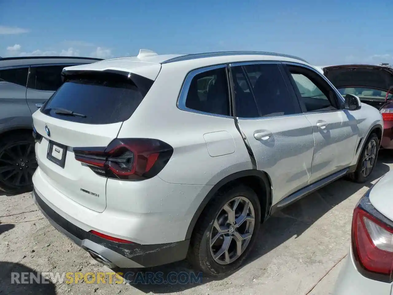 3 Photograph of a damaged car 5UX53DP07N9L96603 BMW X3 2022