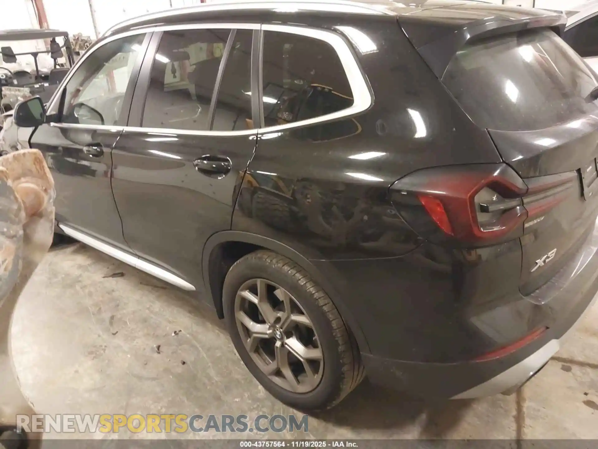 3 Photograph of a damaged car 5UX53DP07N9M55505 BMW X3 2022