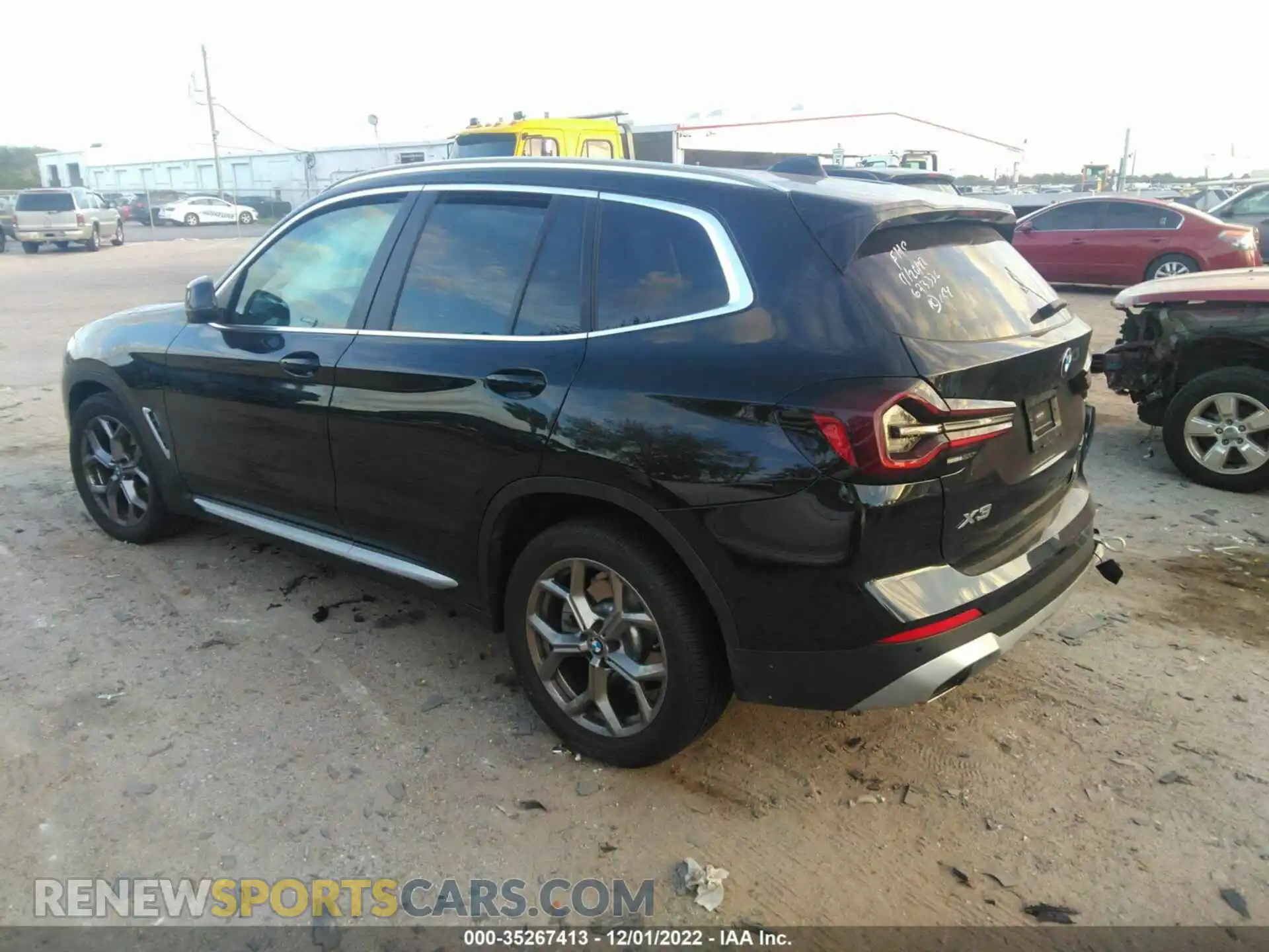 3 Photograph of a damaged car 5UX53DP08N9J37330 BMW X3 2022