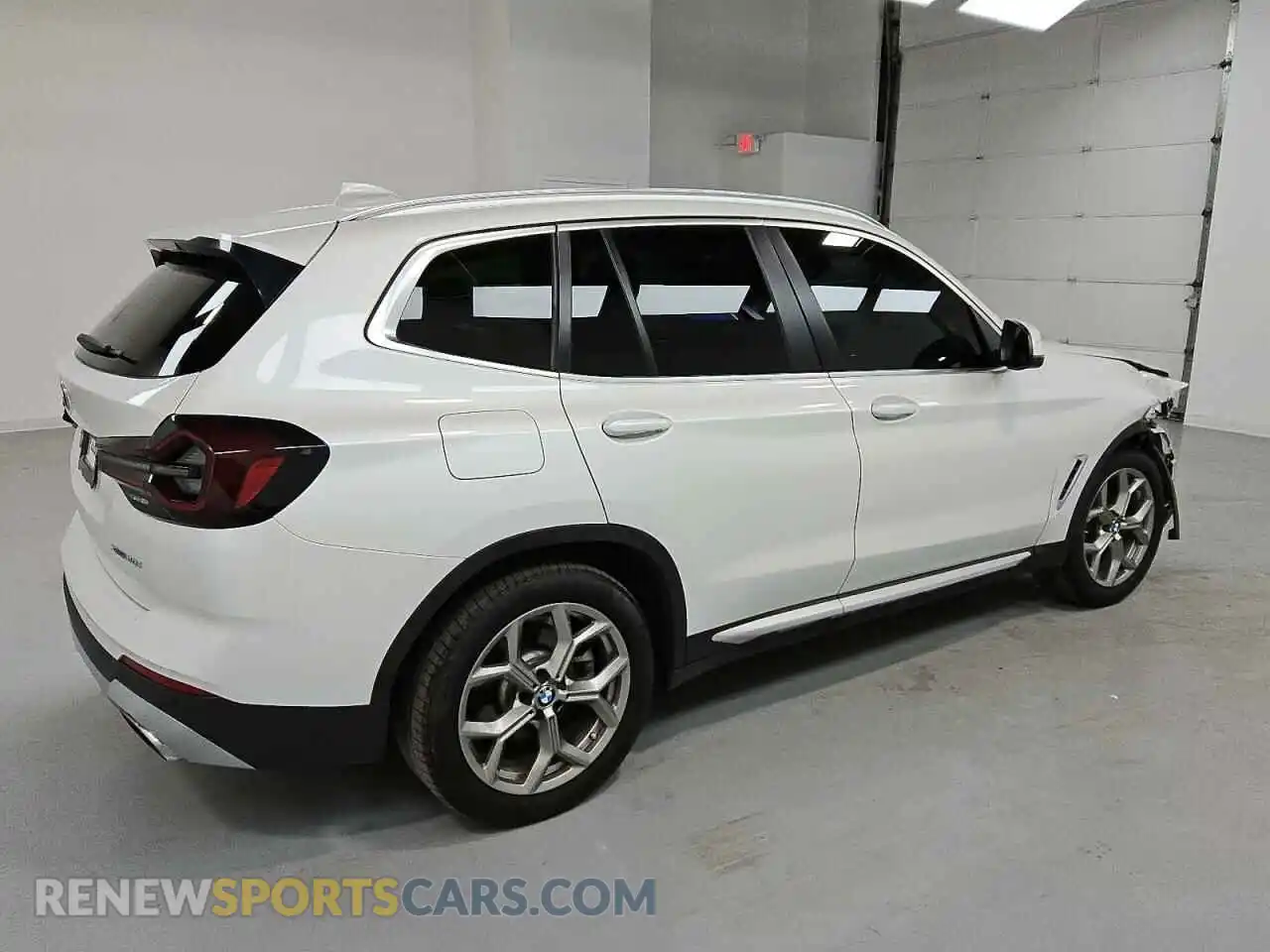 3 Photograph of a damaged car 5UX53DP08N9K21423 BMW X3 2022