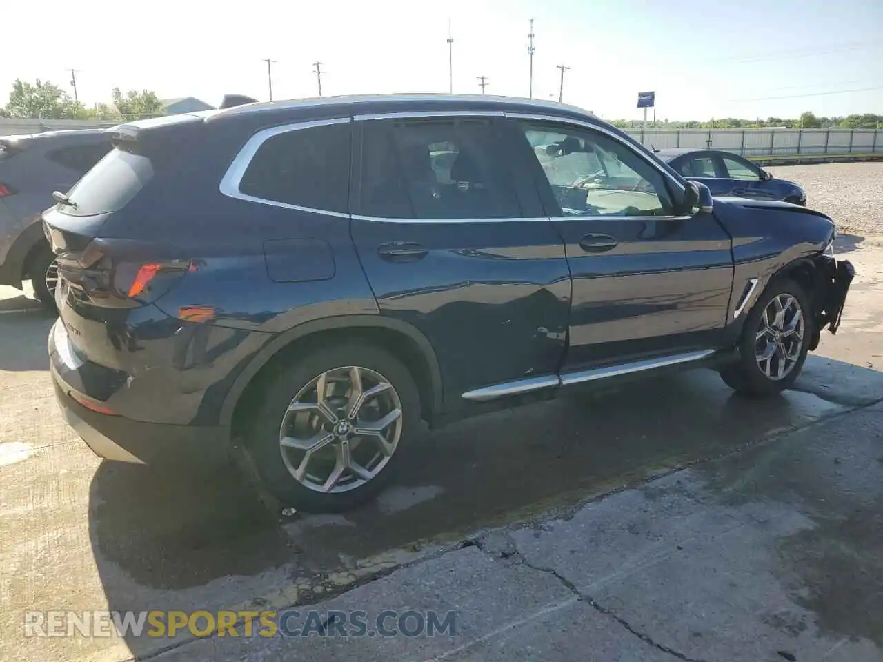 3 Photograph of a damaged car 5UX53DP08N9K82593 BMW X3 2022