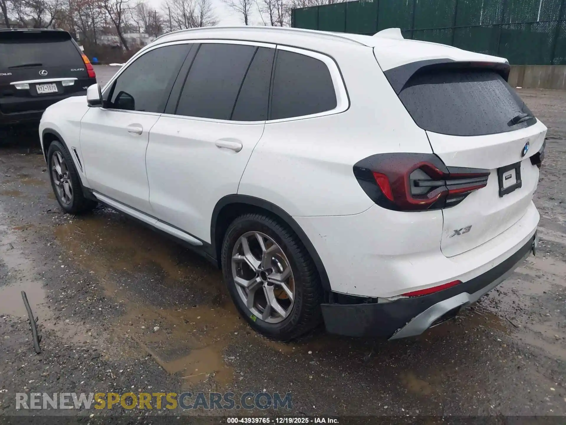3 Photograph of a damaged car 5UX53DP08N9L14605 BMW X3 2022