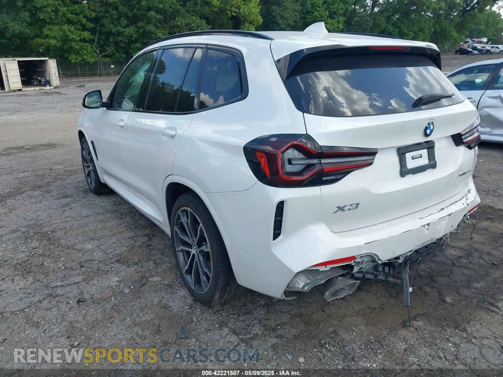 3 Photograph of a damaged car 5UX53DP08N9M12047 BMW X3 2022
