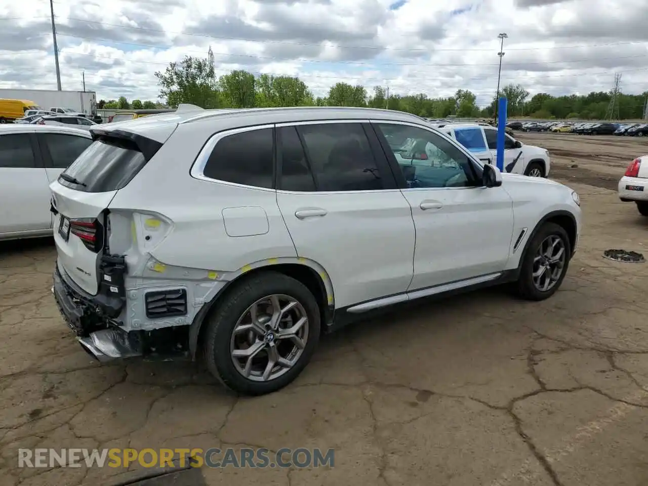 3 Photograph of a damaged car 5UX53DP09N9J20892 BMW X3 2022