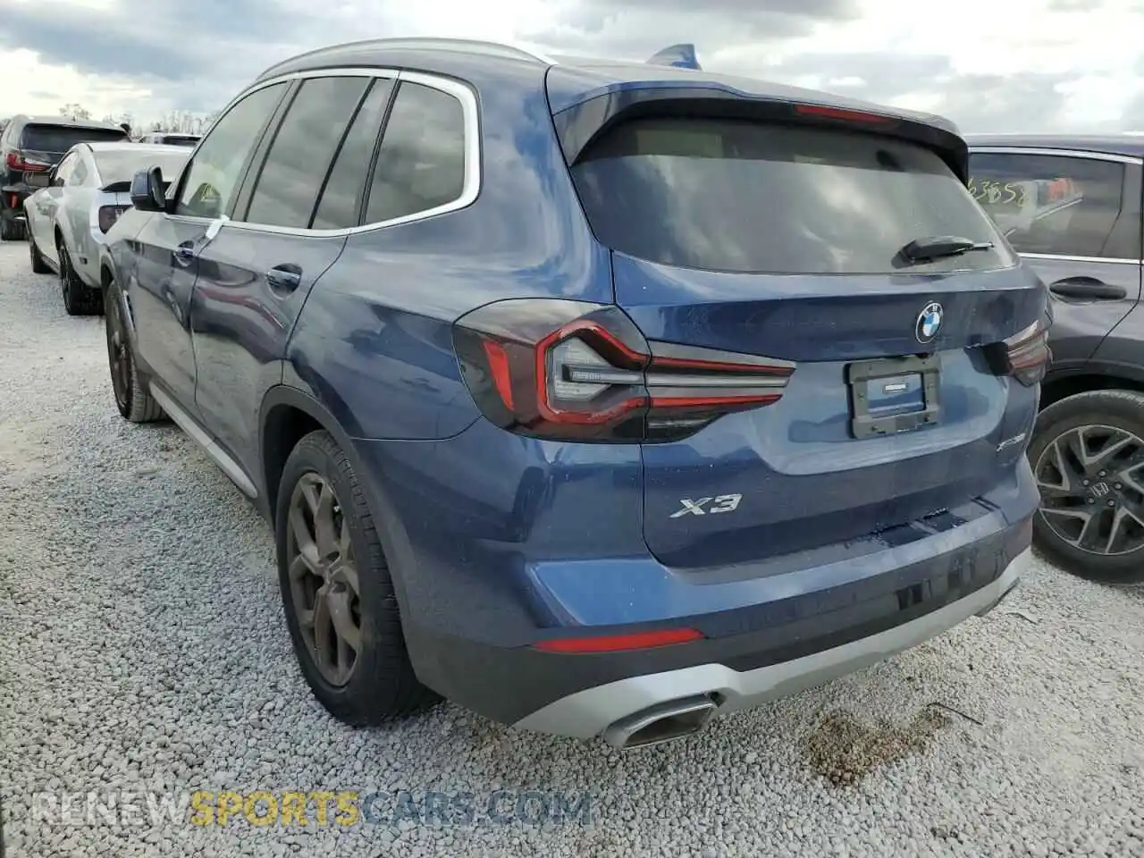 3 Photograph of a damaged car 5UX53DP09N9J53813 BMW X3 2022