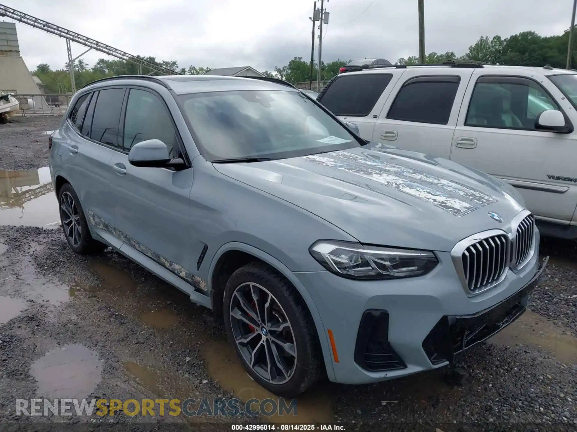 1 Photograph of a damaged car 5UX53DP09N9K21463 BMW X3 2022