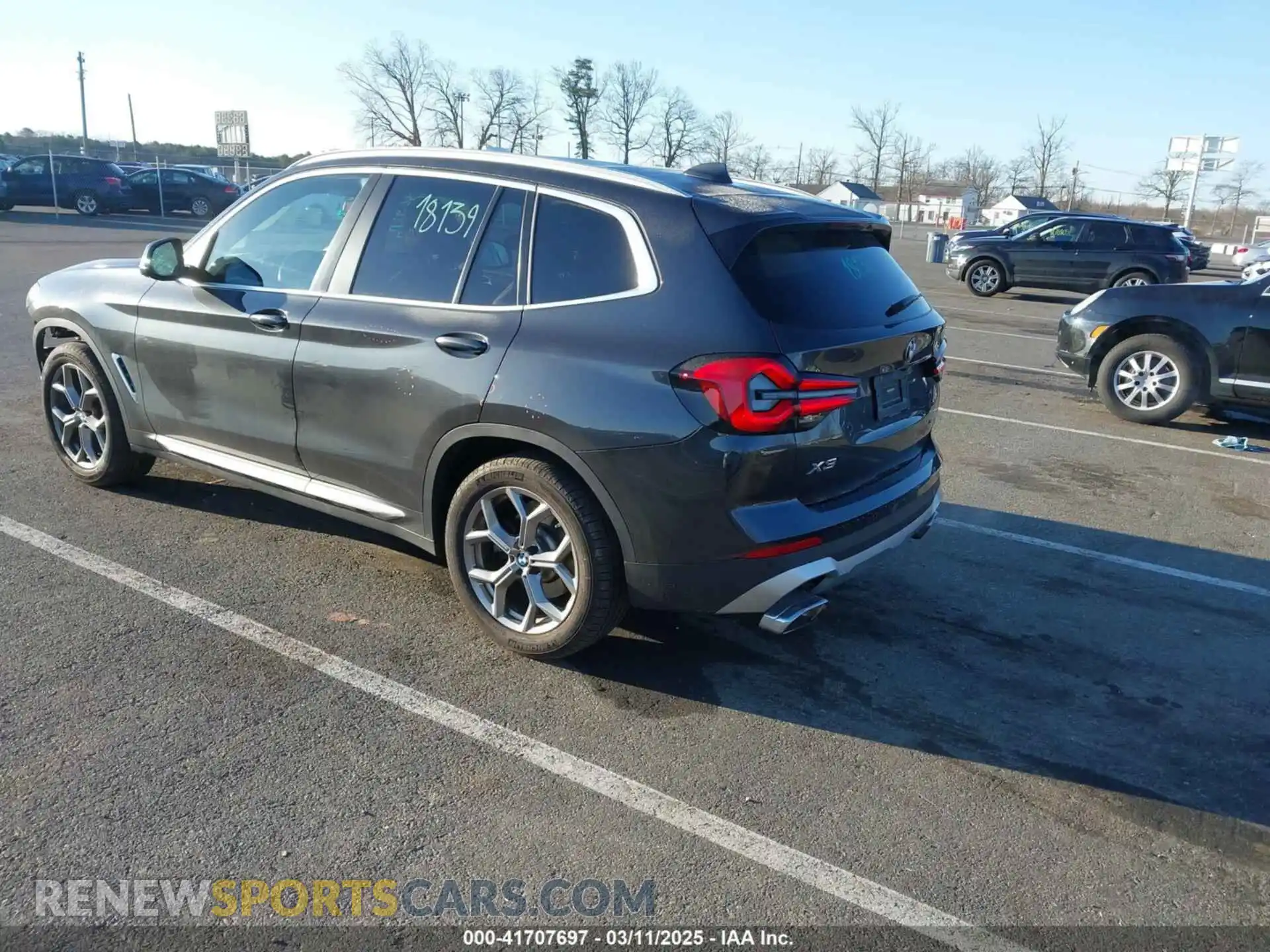 3 Photograph of a damaged car 5UX53DP09N9K25853 BMW X3 2022