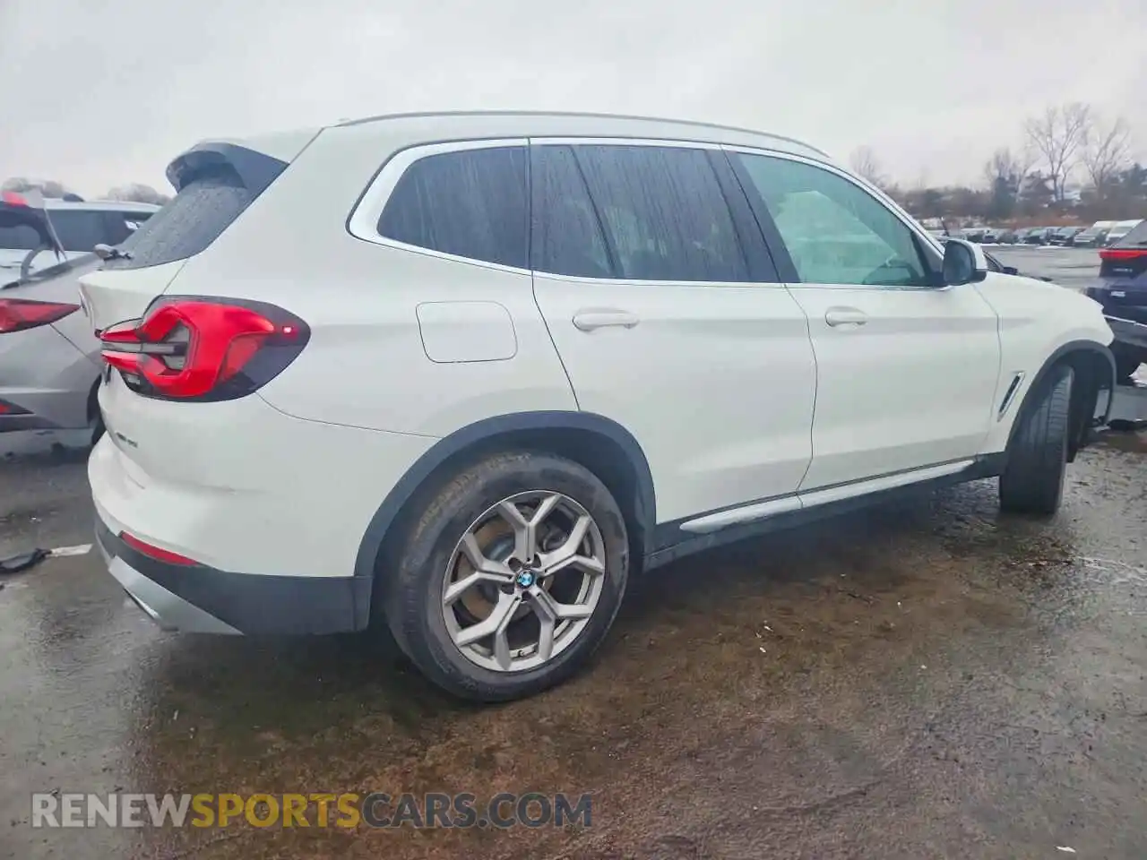 3 Photograph of a damaged car 5UX53DP09N9K53734 BMW X3 2022