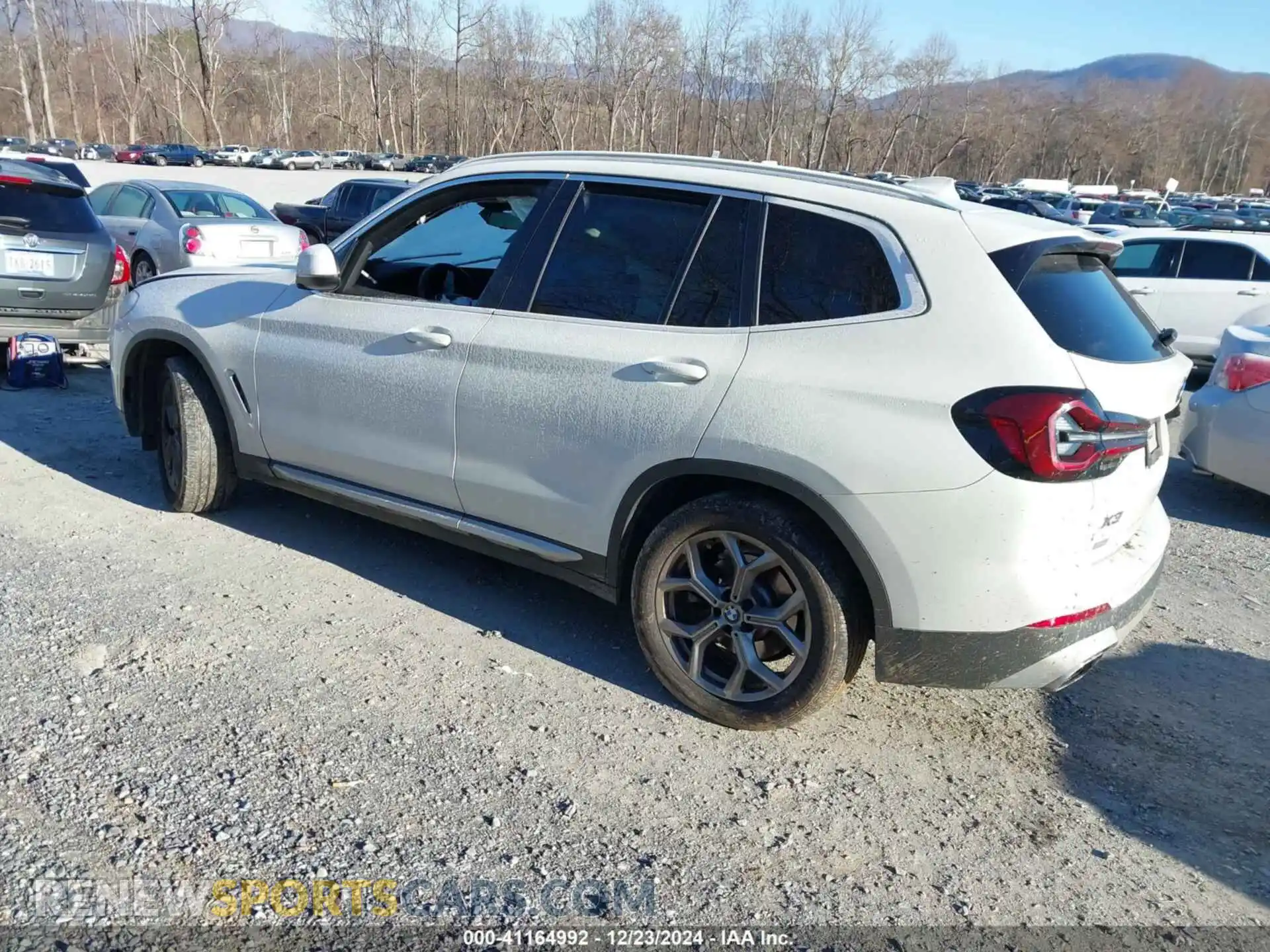 3 Photograph of a damaged car 5UX53DP09N9K76477 BMW X3 2022