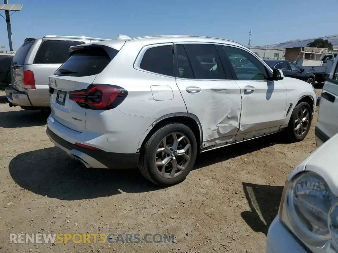 3 Photograph of a damaged car 5UX53DP09N9K79735 BMW X3 2022