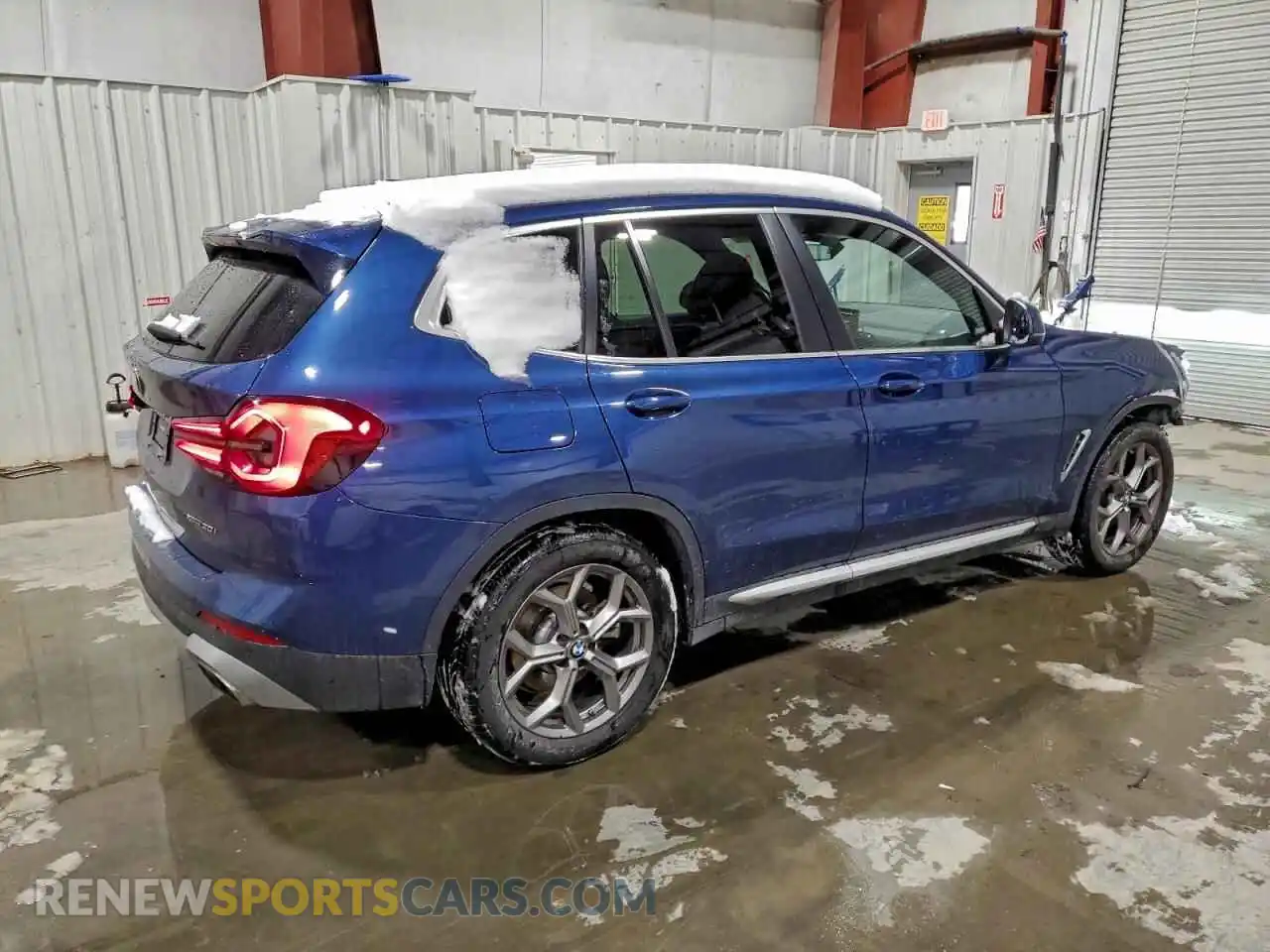 3 Photograph of a damaged car 5UX53DP09N9L86932 BMW X3 2022