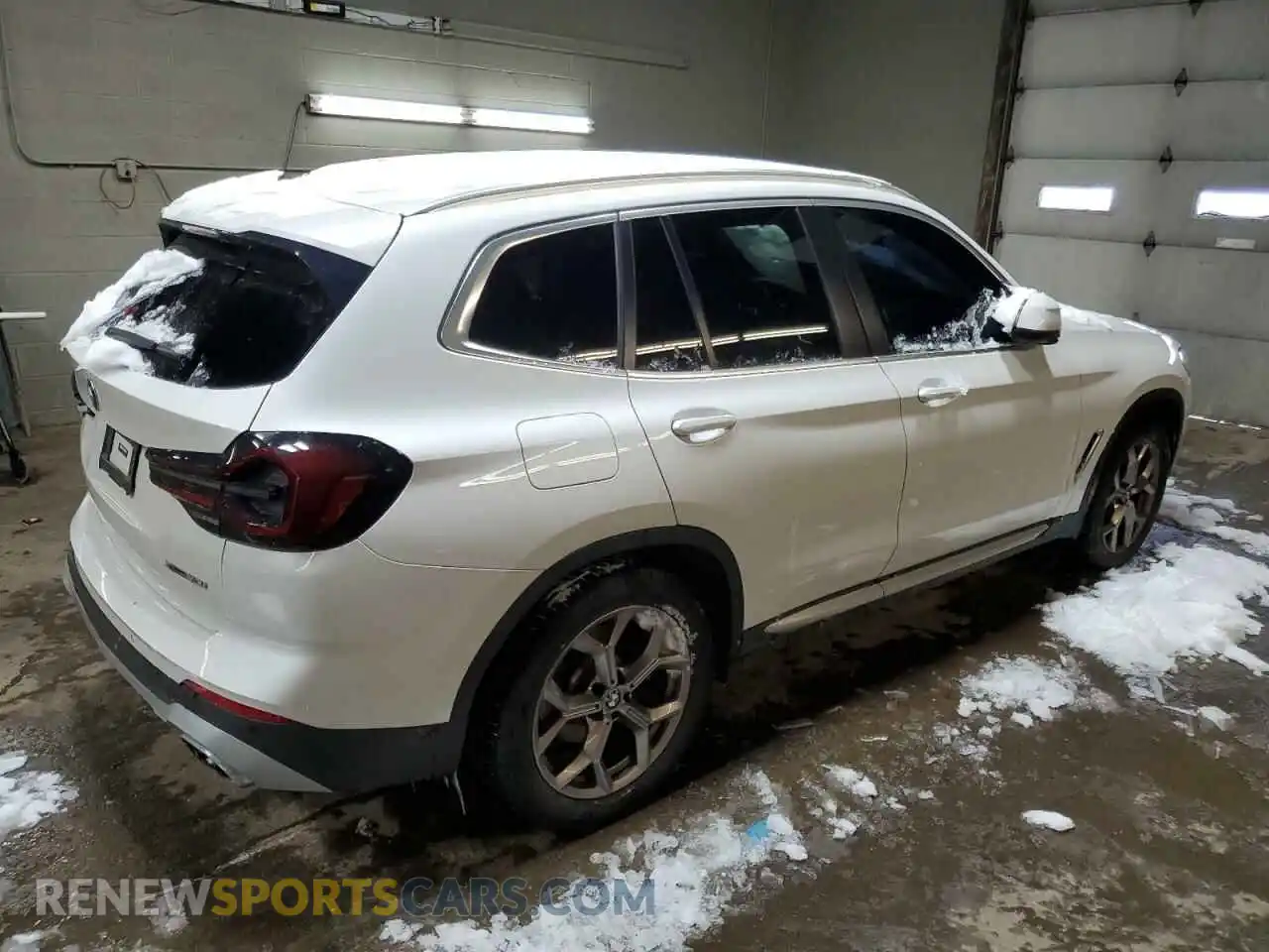 3 Photograph of a damaged car 5UX53DP0XN9K53712 BMW X3 2022