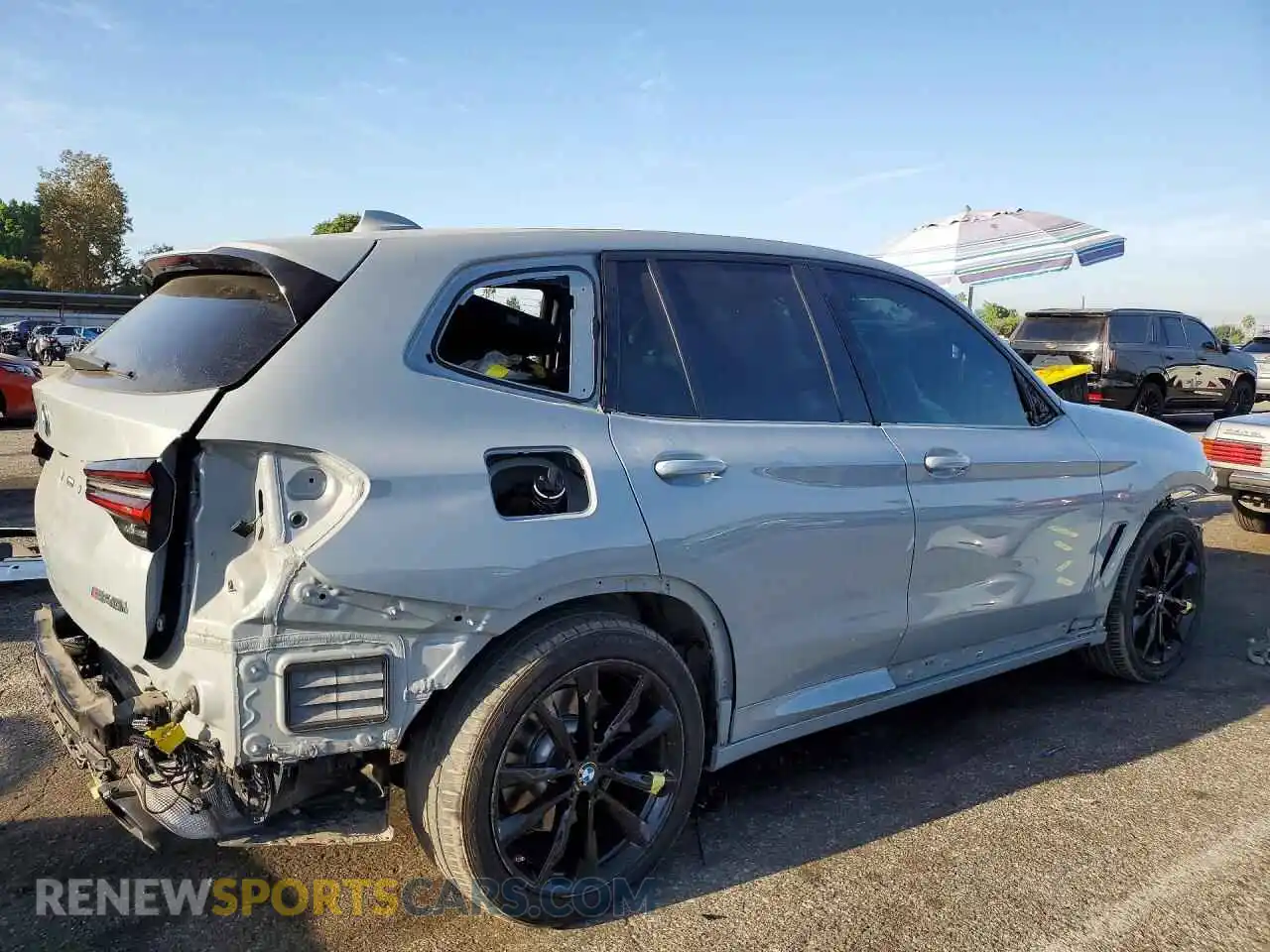 3 Photograph of a damaged car 5UX83DP08N9K21242 BMW X3 2022