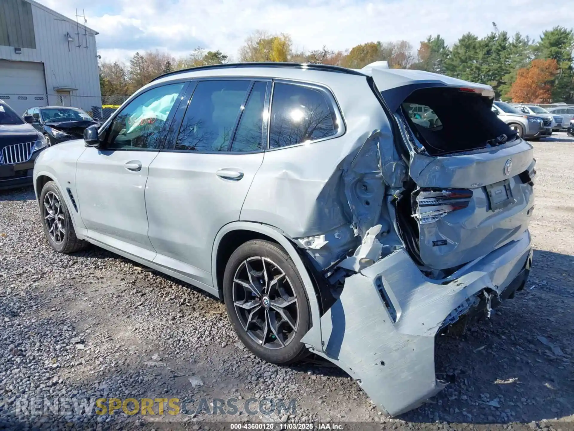 3 Photograph of a damaged car 5UX83DP09N9L00032 BMW X3 2022