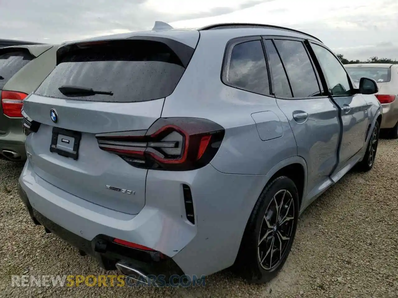 3 Photograph of a damaged car 5UX43DP00P9N56576 BMW X3 2023