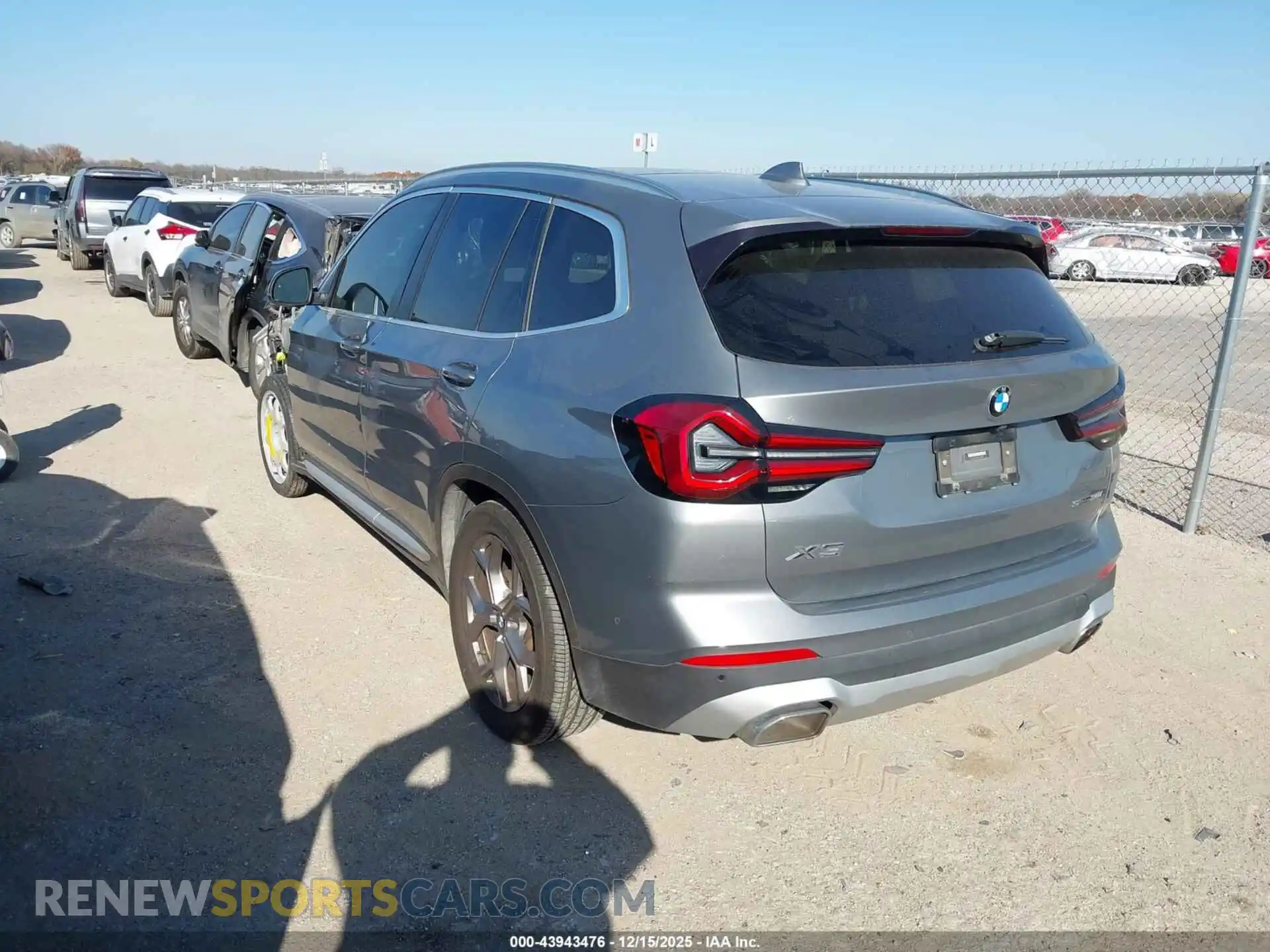 3 Photograph of a damaged car 5UX43DP00P9S57007 BMW X3 2023