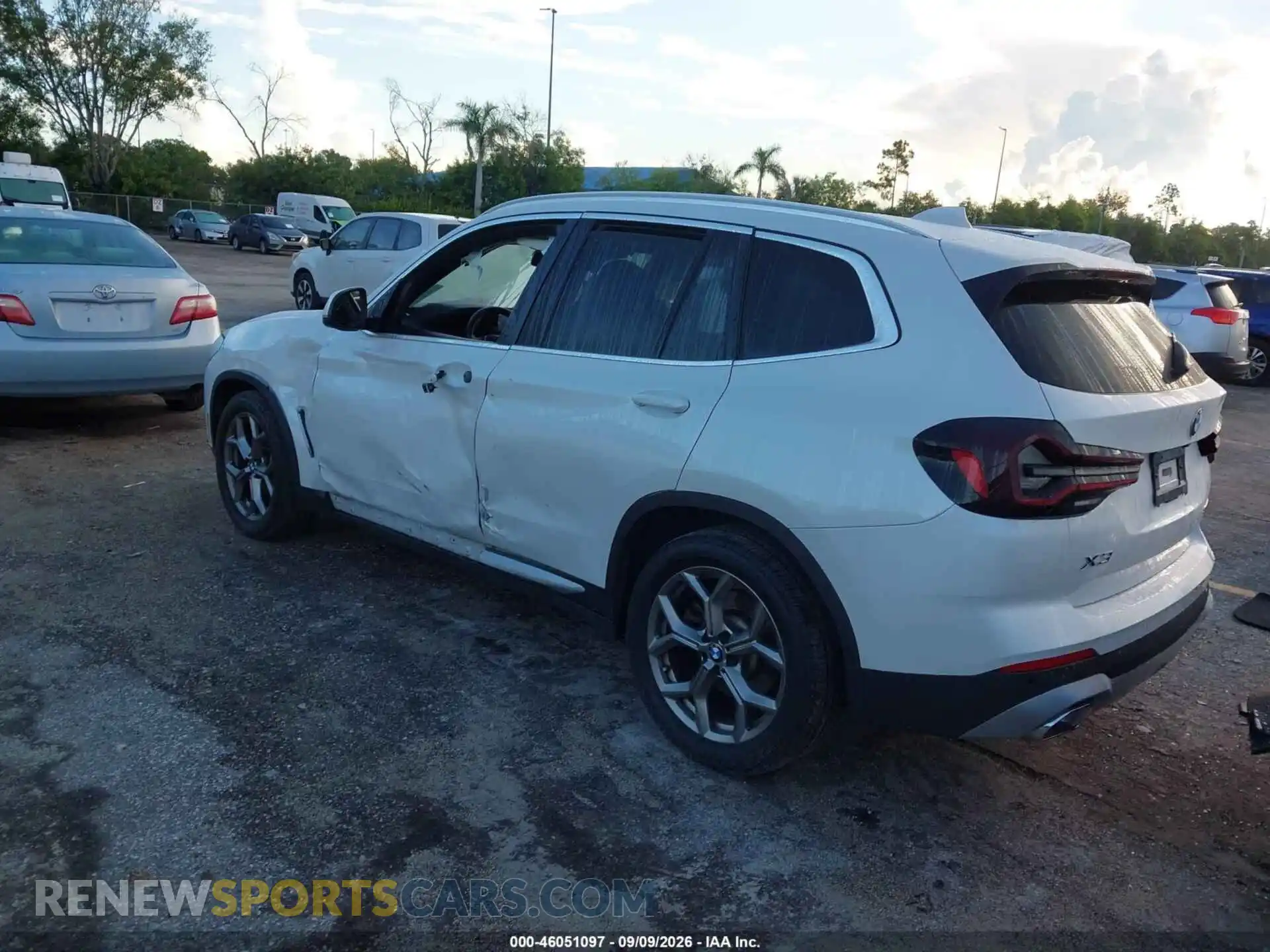 3 Photograph of a damaged car 5UX43DP01P9P77894 BMW X3 2023