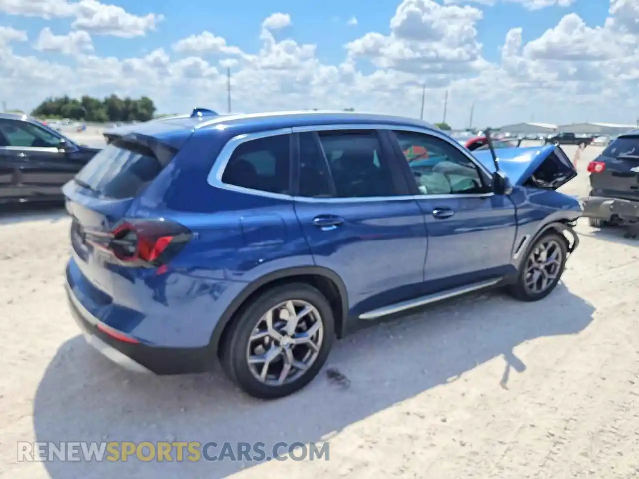3 Photograph of a damaged car 5UX43DP01P9R00951 BMW X3 2023