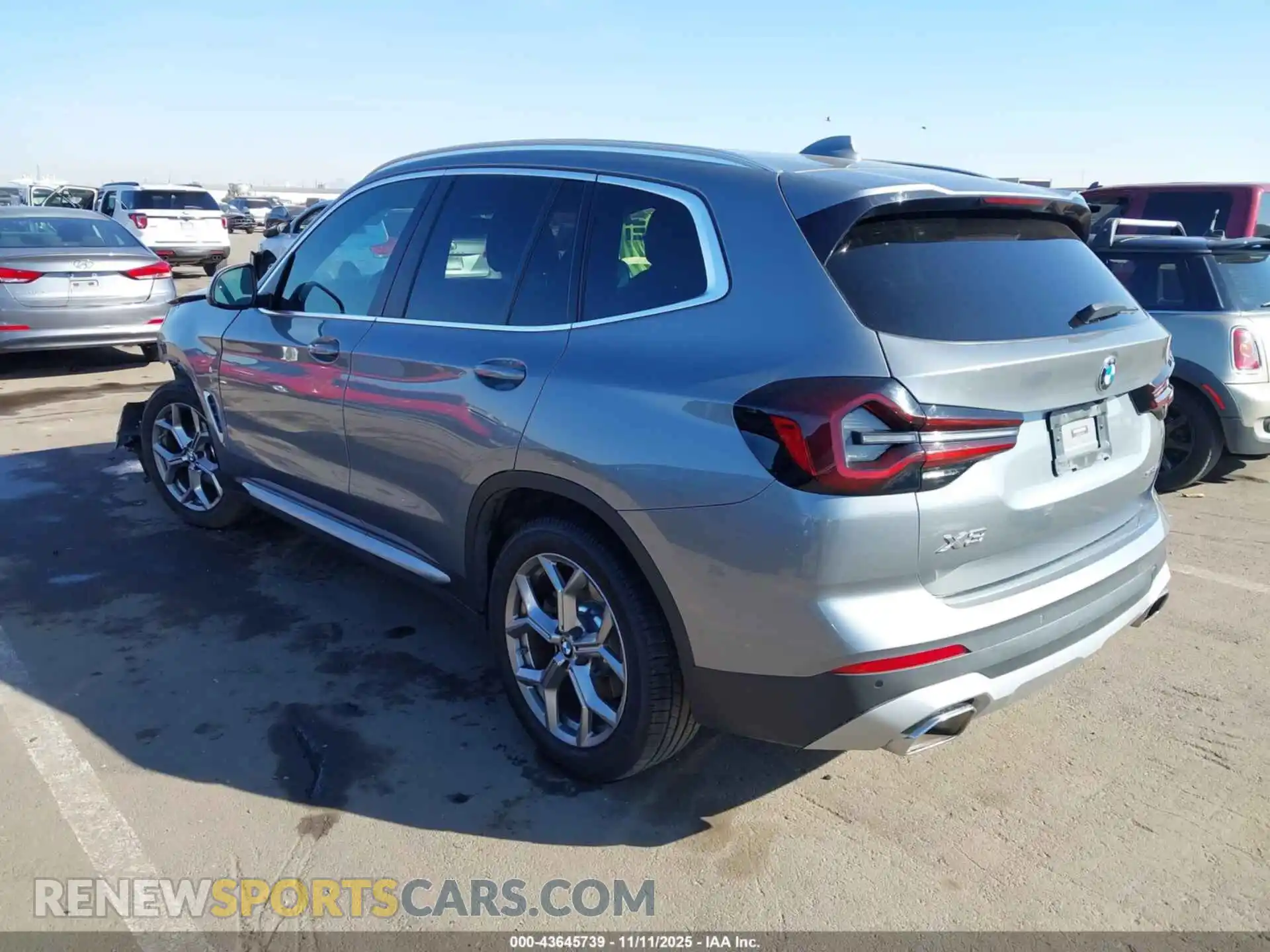 3 Photograph of a damaged car 5UX43DP01P9R75293 BMW X3 2023