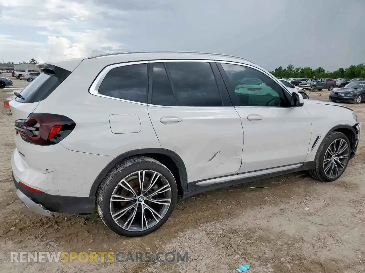 3 Photograph of a damaged car 5UX43DP02P9R16415 BMW X3 2023