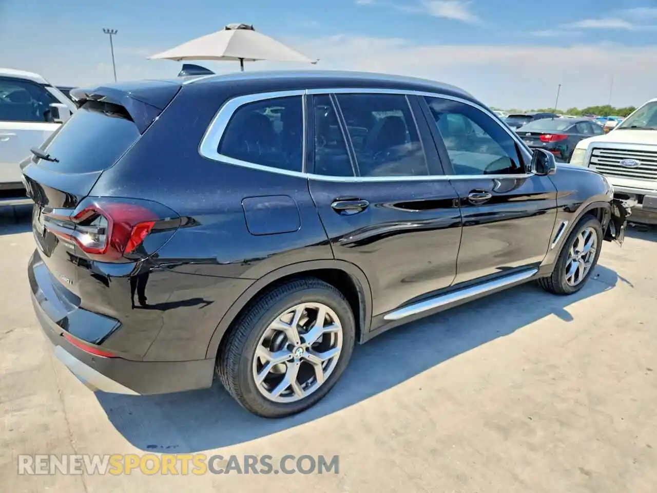 3 Photograph of a damaged car 5UX43DP02P9R75626 BMW X3 2023