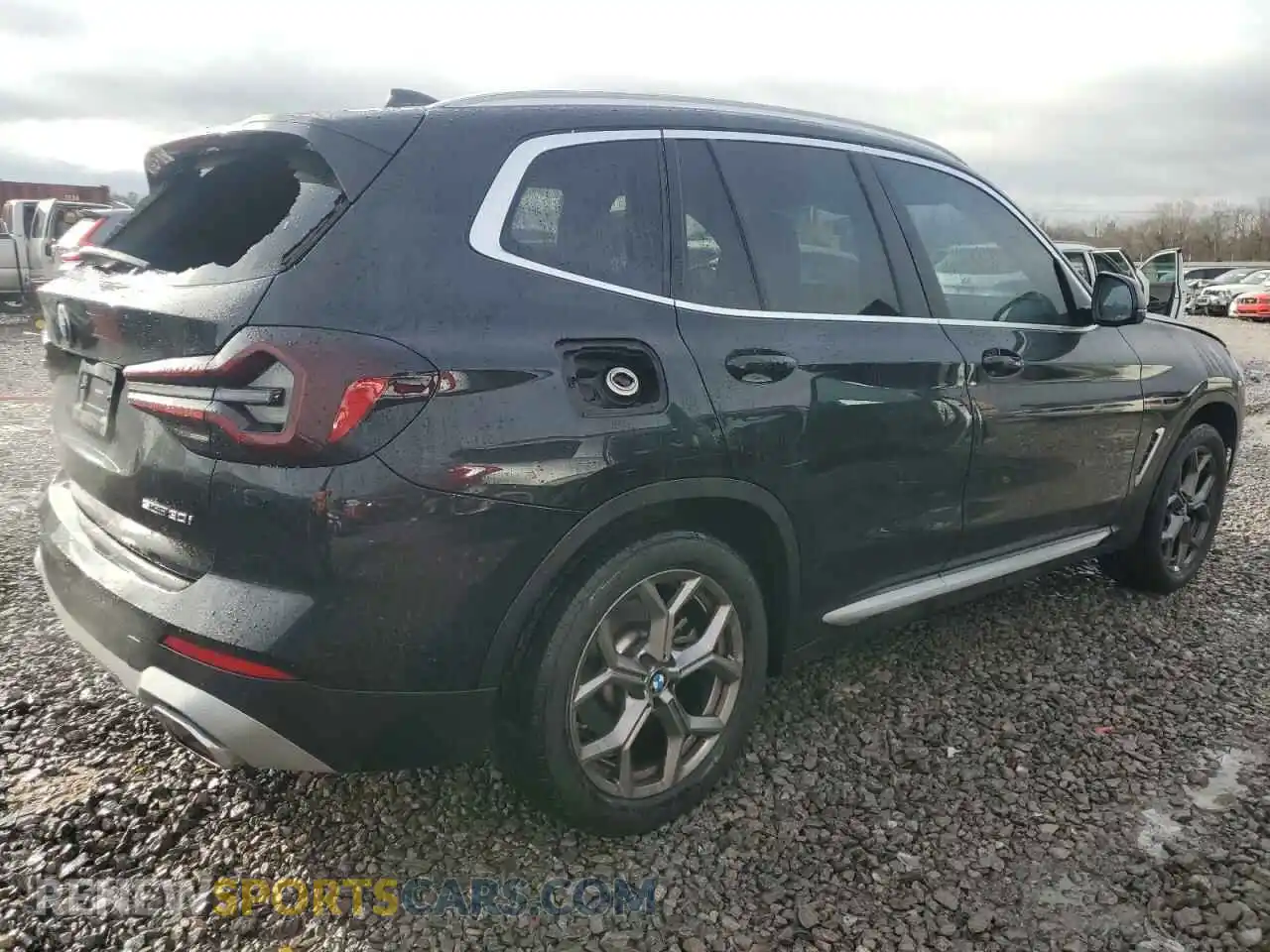 3 Photograph of a damaged car 5UX43DP02P9R90353 BMW X3 2023