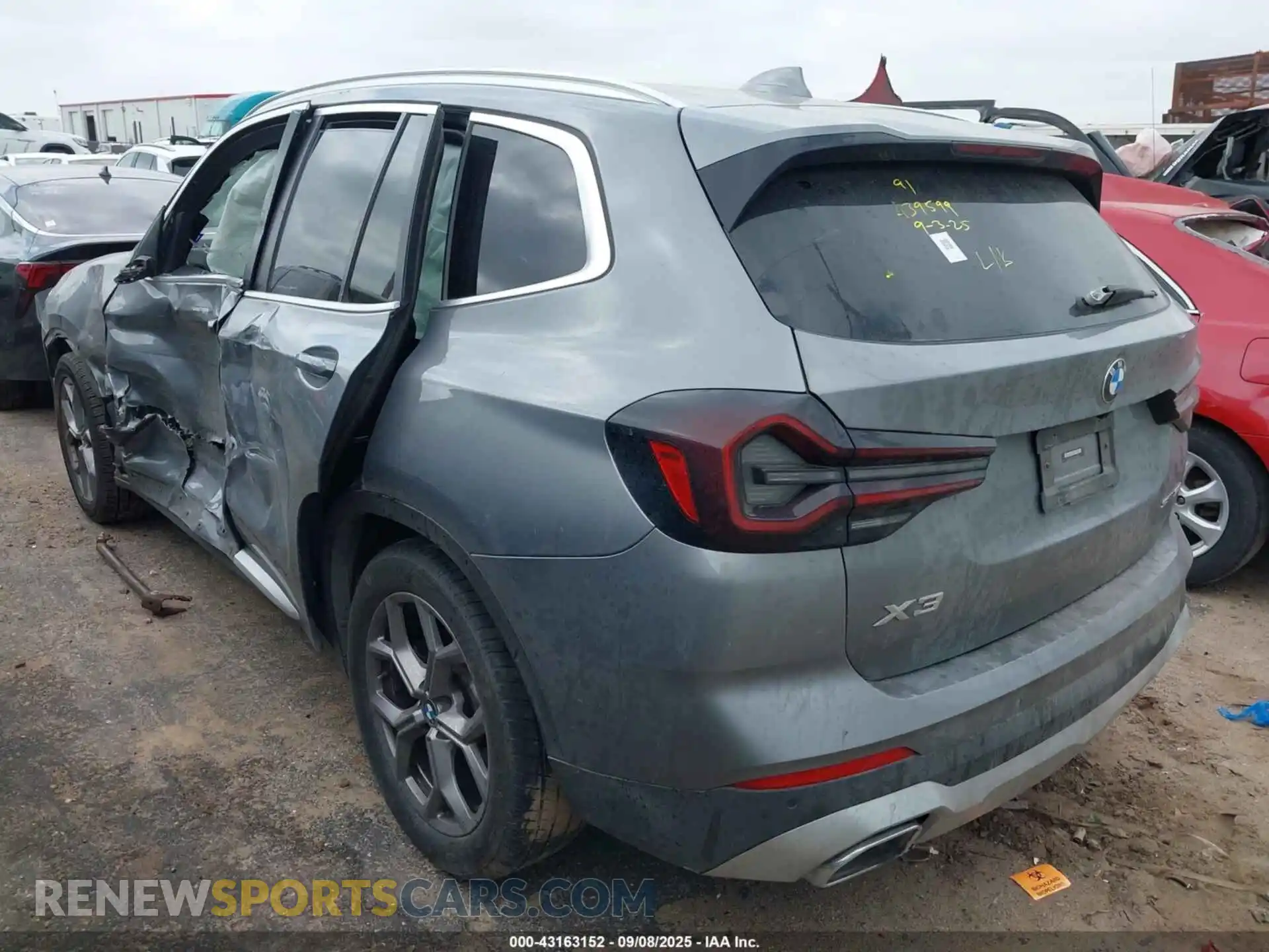 3 Photograph of a damaged car 5UX43DP02P9S24686 BMW X3 2023