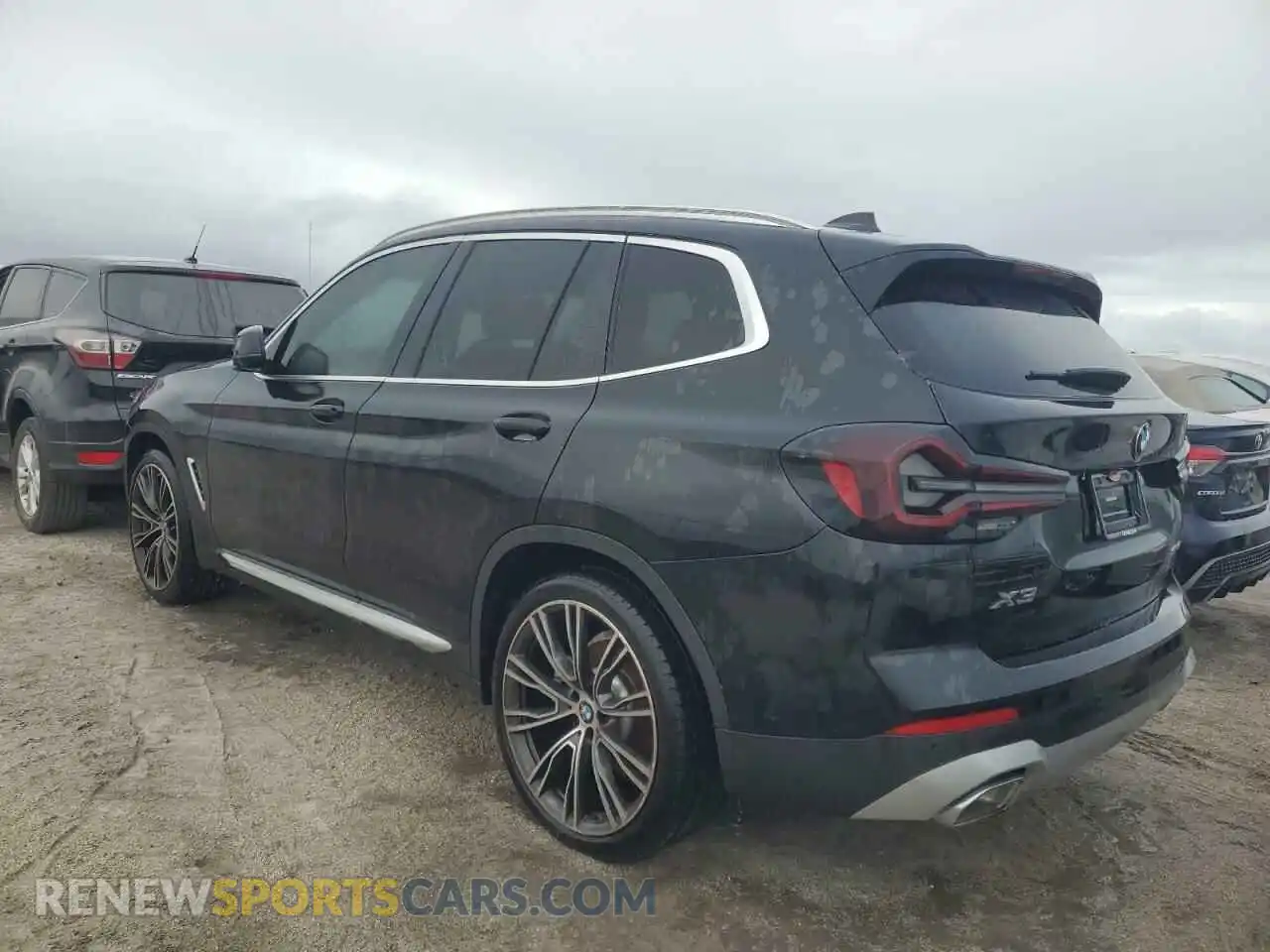 2 Photograph of a damaged car 5UX43DP03P9P89139 BMW X3 2023