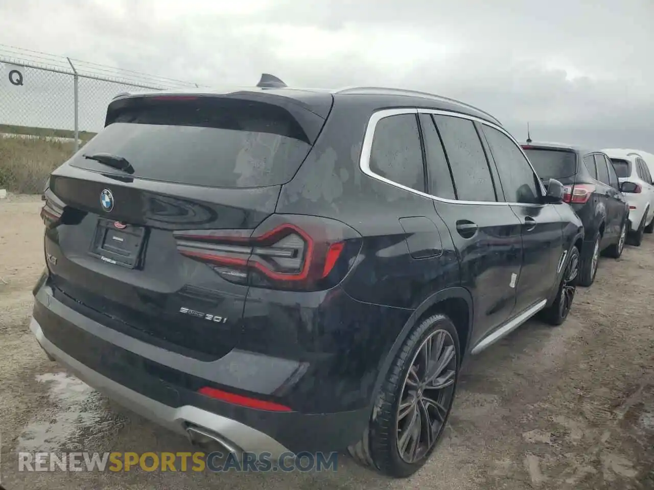 3 Photograph of a damaged car 5UX43DP03P9P89139 BMW X3 2023