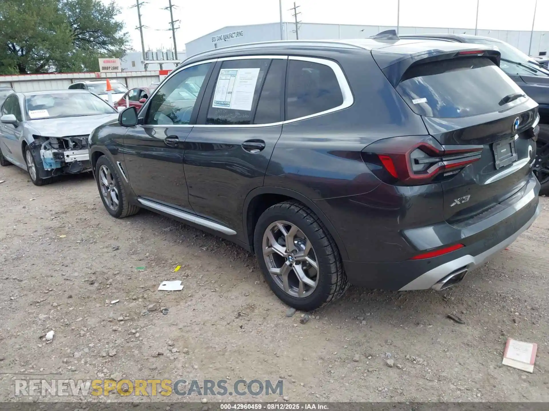 3 Photograph of a damaged car 5UX43DP03P9R81273 BMW X3 2023