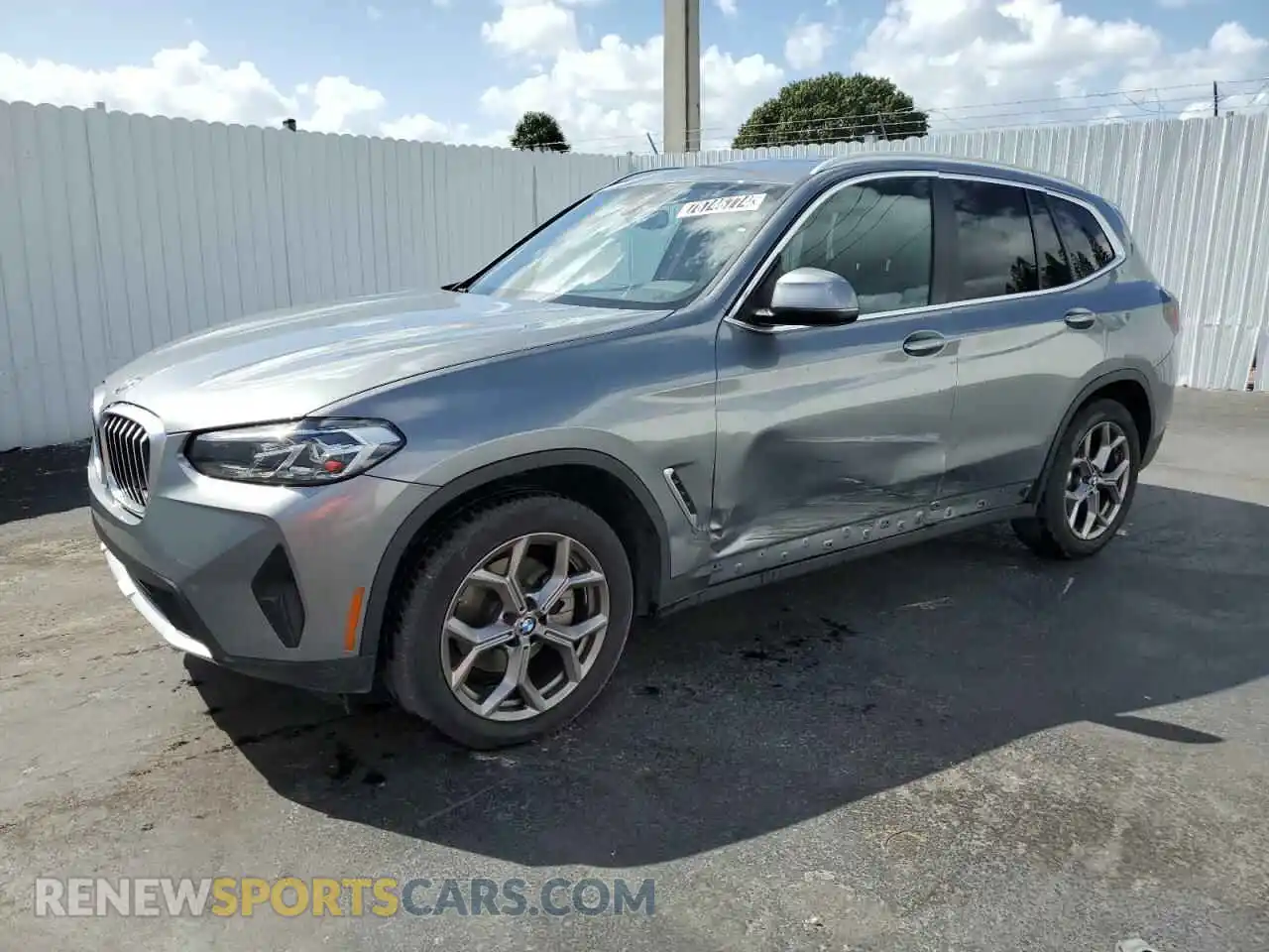 1 Photograph of a damaged car 5UX43DP03P9S10313 BMW X3 2023