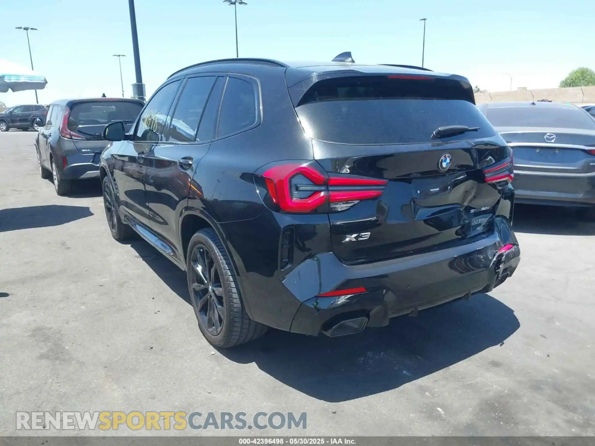 3 Photograph of a damaged car 5UX43DP03P9S63545 BMW X3 2023