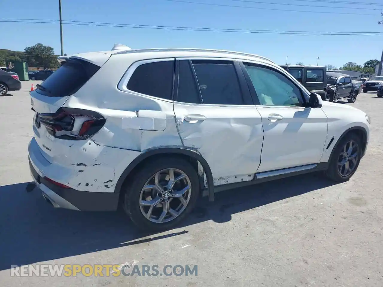 3 Photograph of a damaged car 5UX43DP04P9N79875 BMW X3 2023