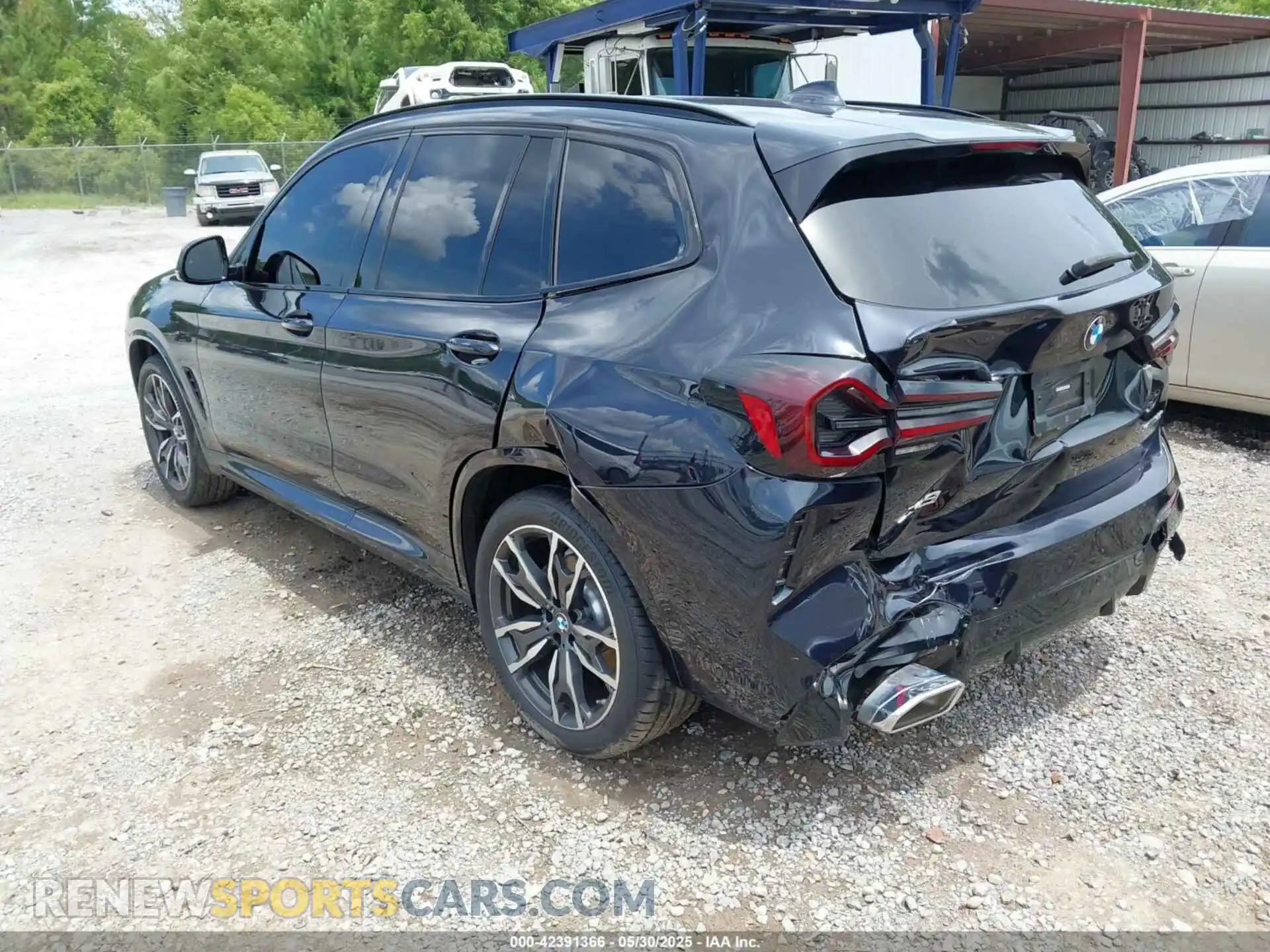 3 Photograph of a damaged car 5UX43DP04P9P03885 BMW X3 2023