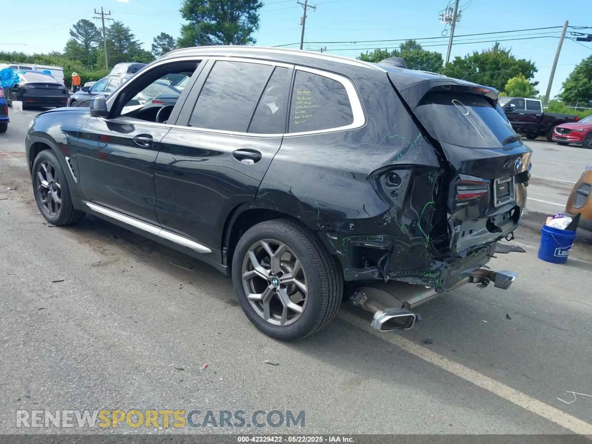 3 Photograph of a damaged car 5UX43DP04P9S68396 BMW X3 2023