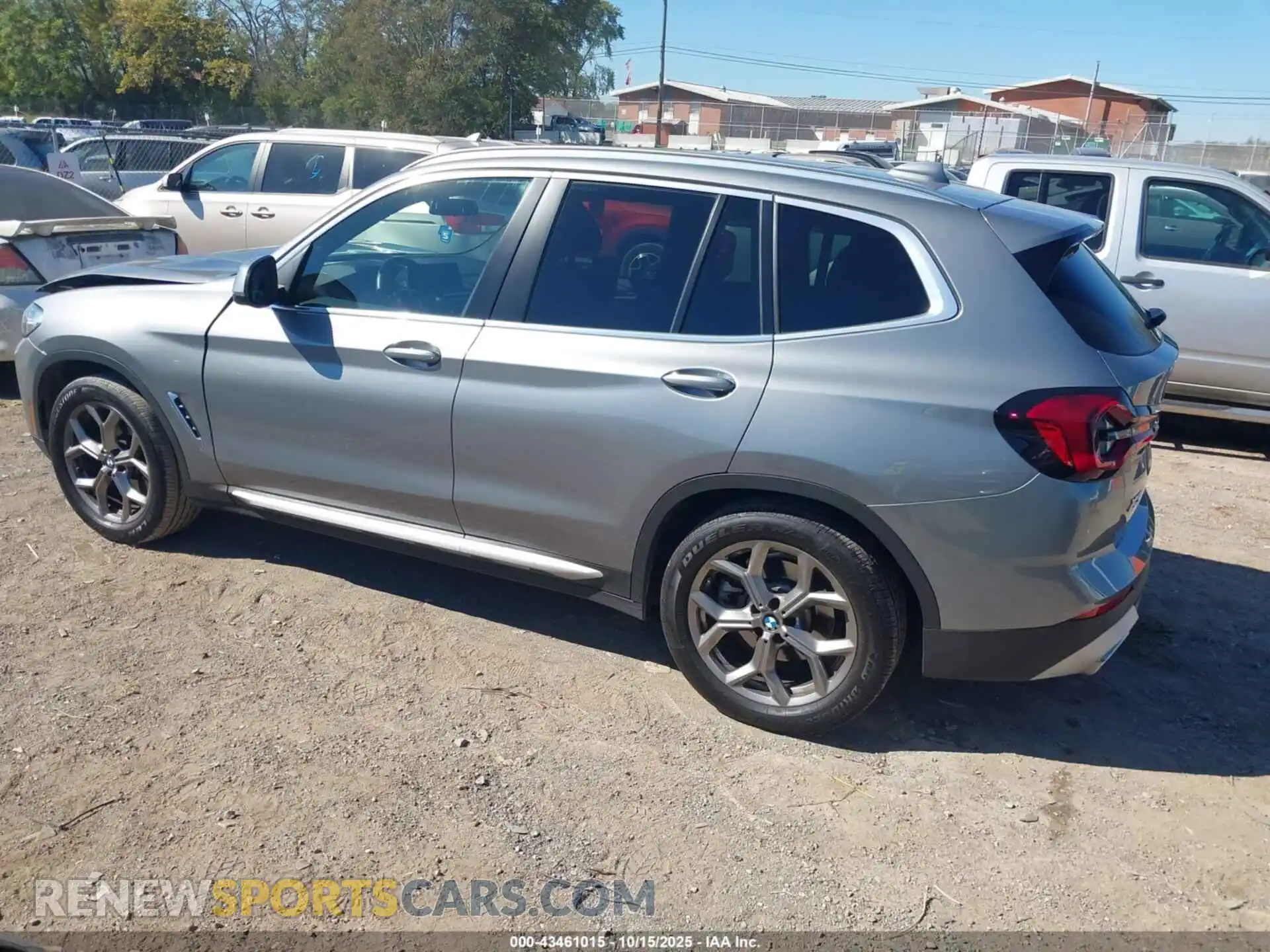 3 Photograph of a damaged car 5UX43DP04P9T32310 BMW X3 2023