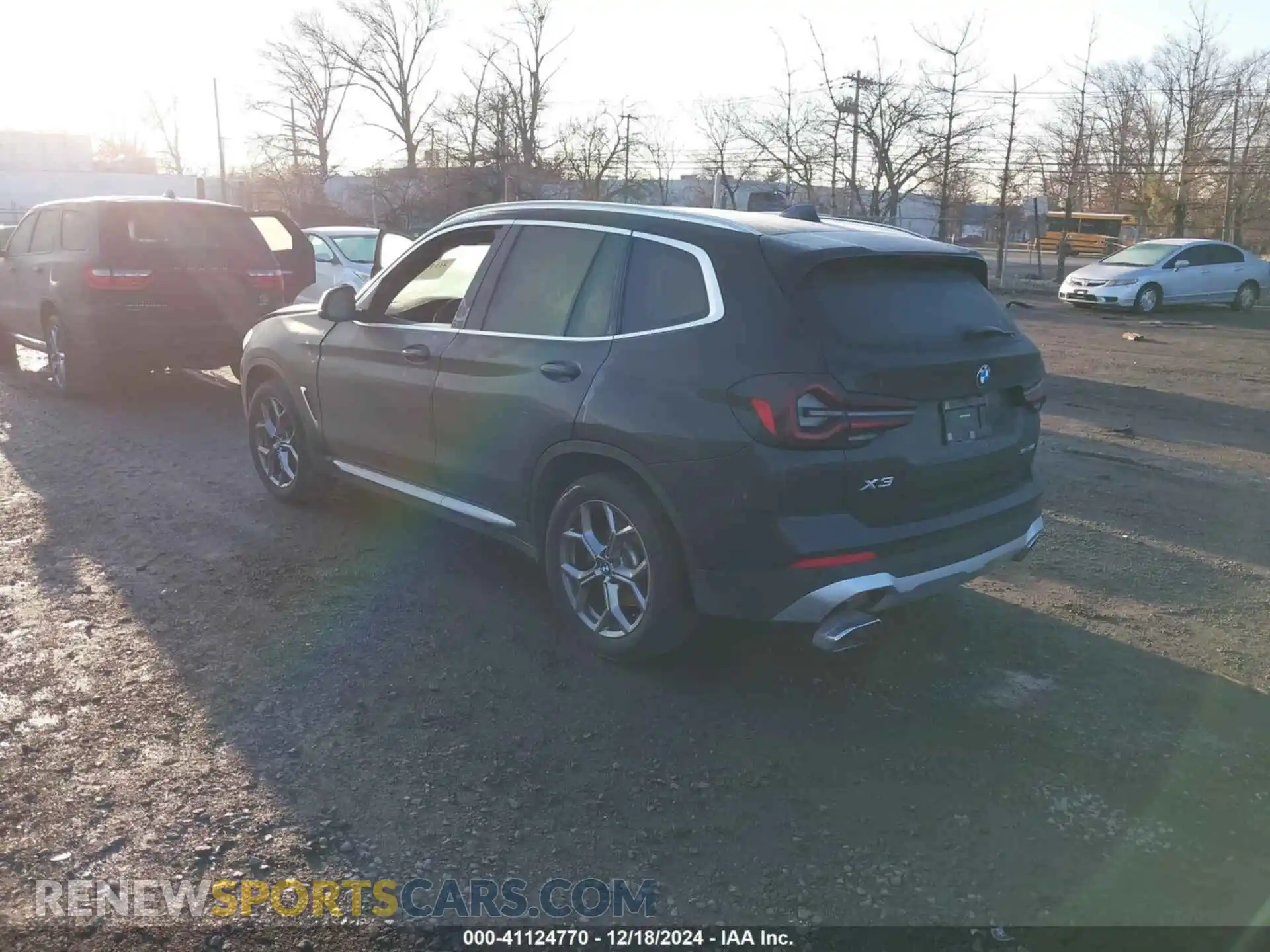3 Photograph of a damaged car 5UX43DP05P9R75524 BMW X3 2023