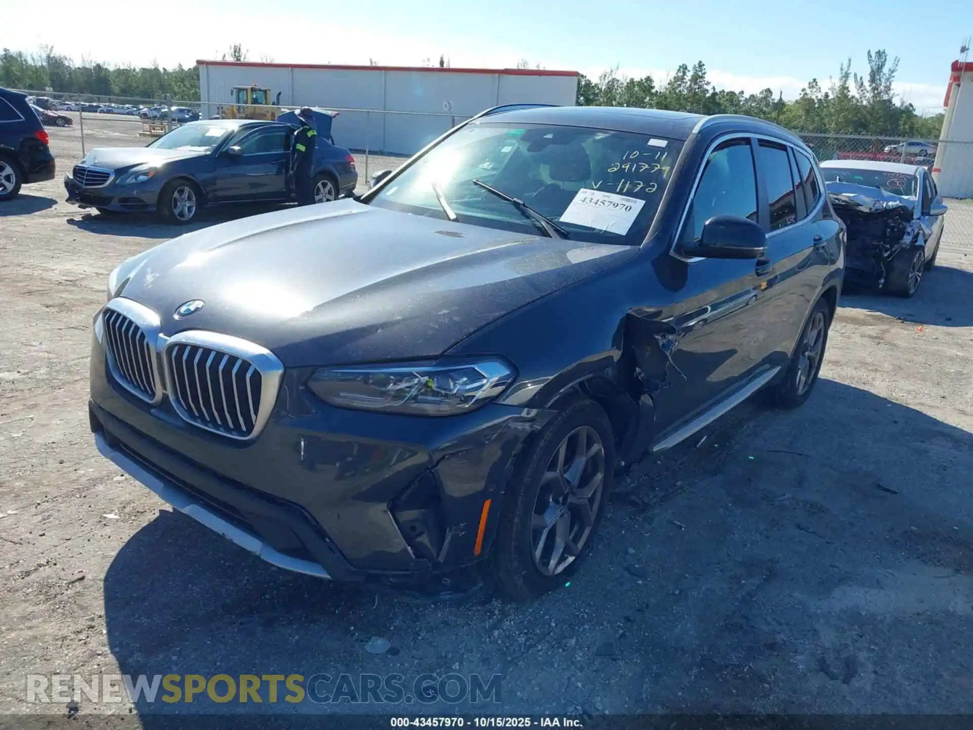 2 Photograph of a damaged car 5UX43DP05P9S11172 BMW X3 2023