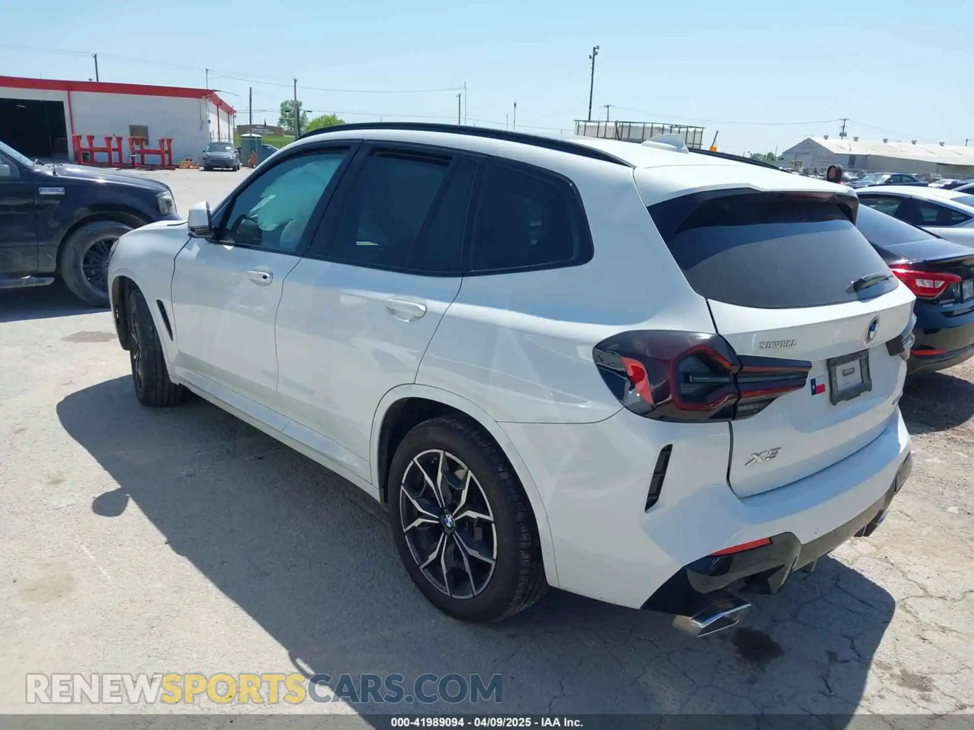 3 Photograph of a damaged car 5UX43DP05P9S19868 BMW X3 2023