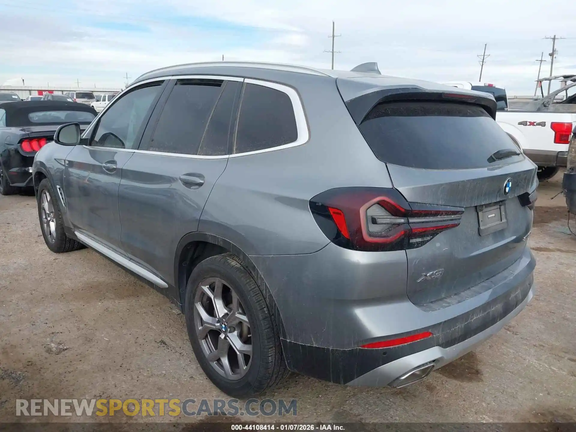 3 Photograph of a damaged car 5UX43DP05P9S24570 BMW X3 2023