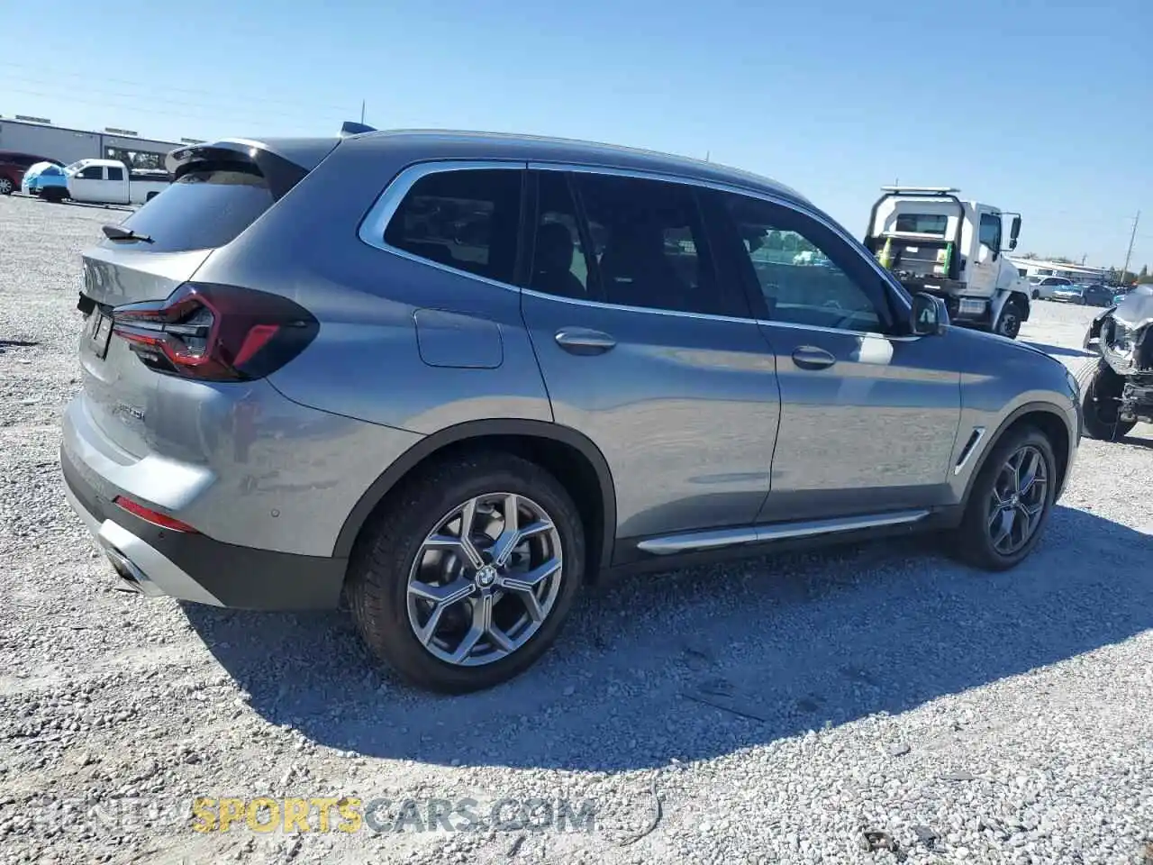 3 Photograph of a damaged car 5UX43DP05P9T00207 BMW X3 2023