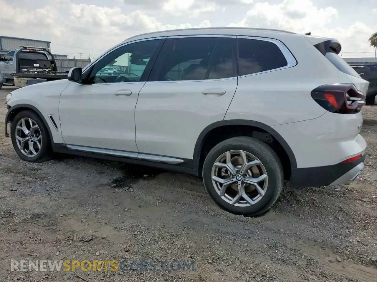 2 Photograph of a damaged car 5UX43DP06P9N86312 BMW X3 2023