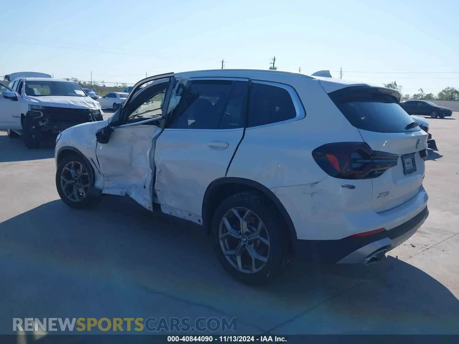 3 Photograph of a damaged car 5UX43DP06P9R03859 BMW X3 2023
