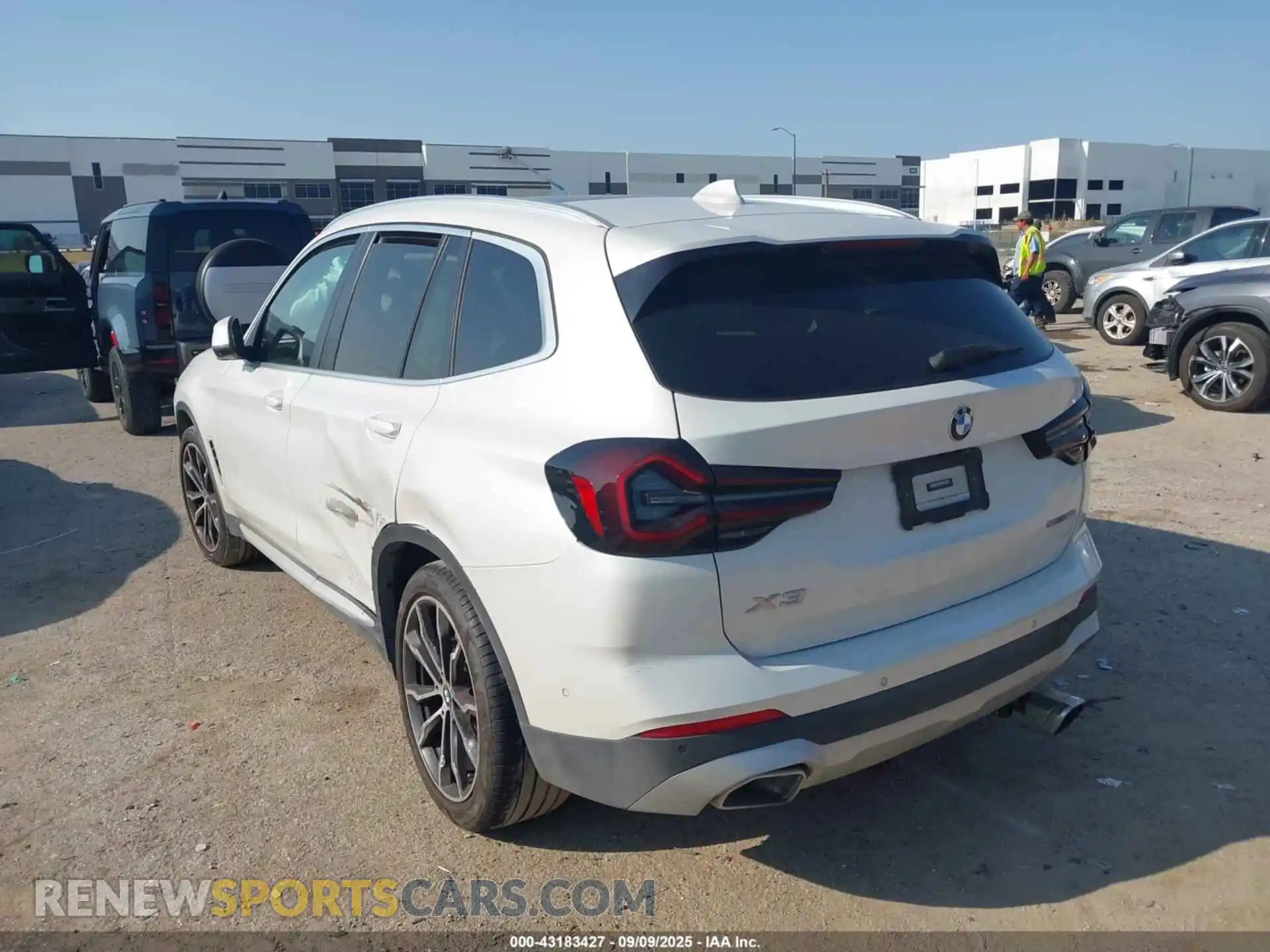 3 Photograph of a damaged car 5UX43DP07P9P47363 BMW X3 2023