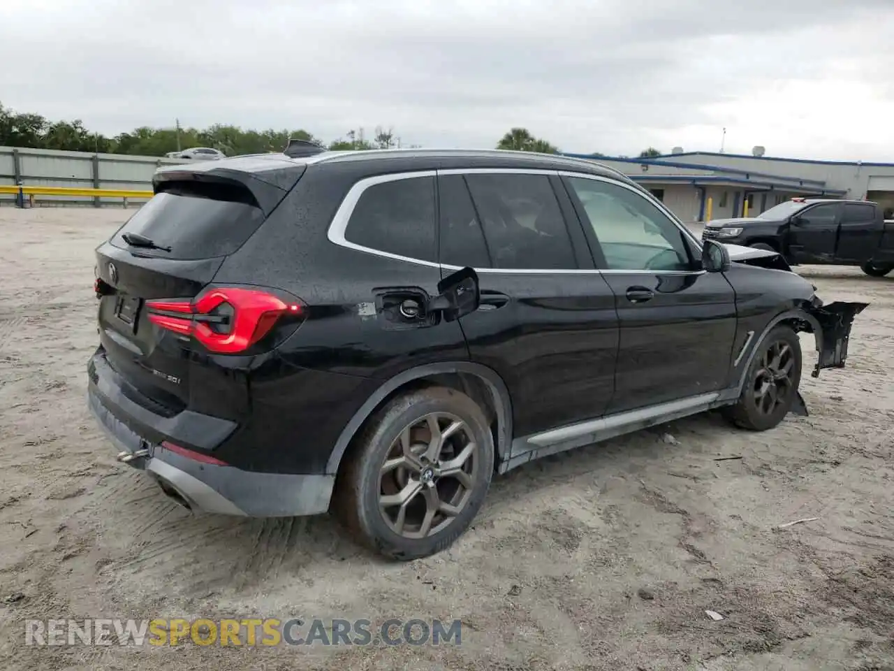 3 Photograph of a damaged car 5UX43DP07P9R03806 BMW X3 2023