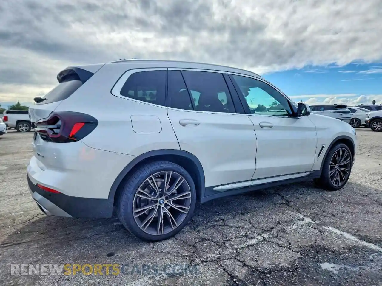 3 Photograph of a damaged car 5UX43DP07P9R65724 BMW X3 2023