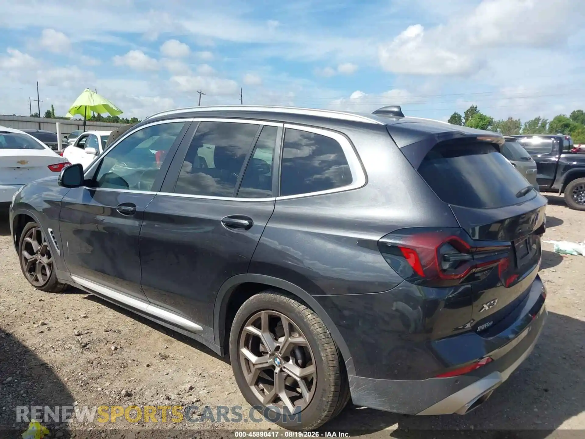 3 Photograph of a damaged car 5UX43DP07P9S77612 BMW X3 2023