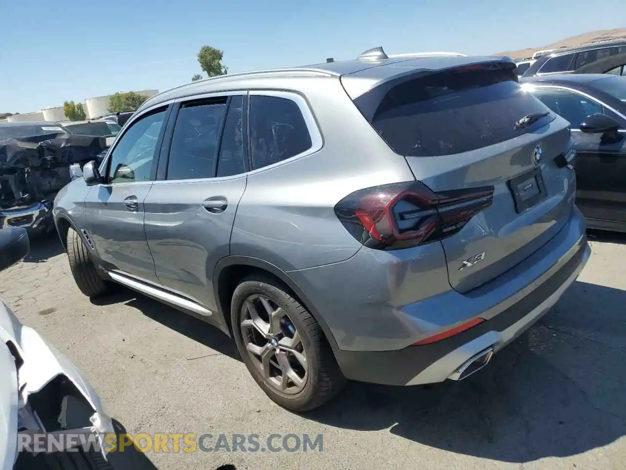 2 Photograph of a damaged car 5UX43DP08P9P13397 BMW X3 2023