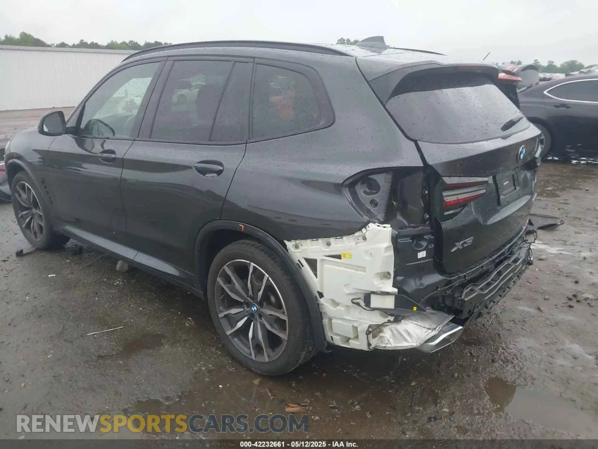 3 Photograph of a damaged car 5UX43DP08P9R46065 BMW X3 2023