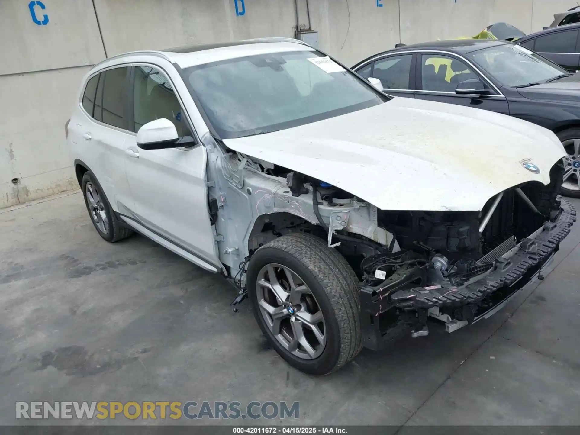 1 Photograph of a damaged car 5UX43DP08P9R62556 BMW X3 2023